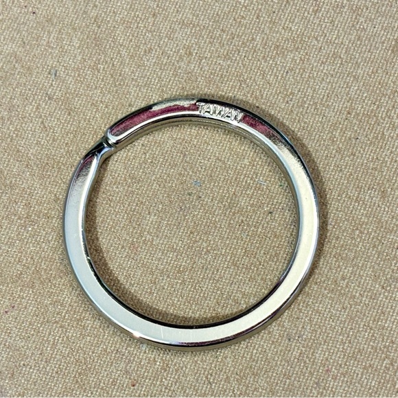 🆕 Brighton silver key ring or key fob NWOT Add charms! - Picture 2 of 5